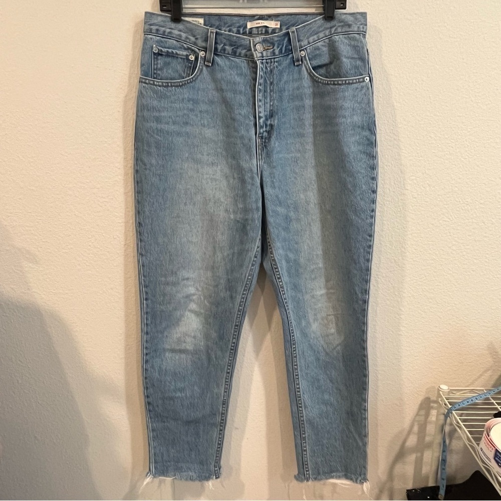 Levi’s Premium size 31 light wash mom jeans zipper fly raw hem